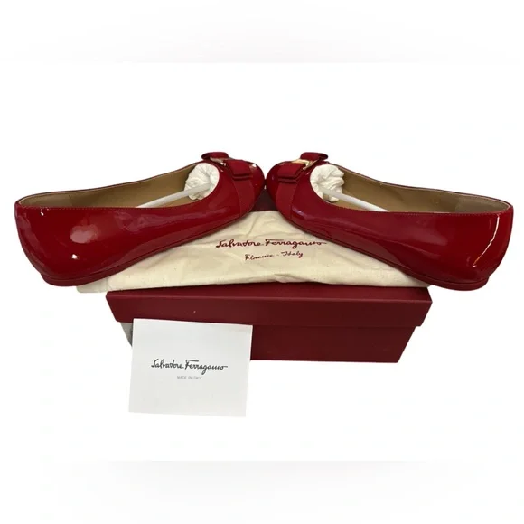 NEW Salvatorre Ferragamo mini - Picture 4 of 14